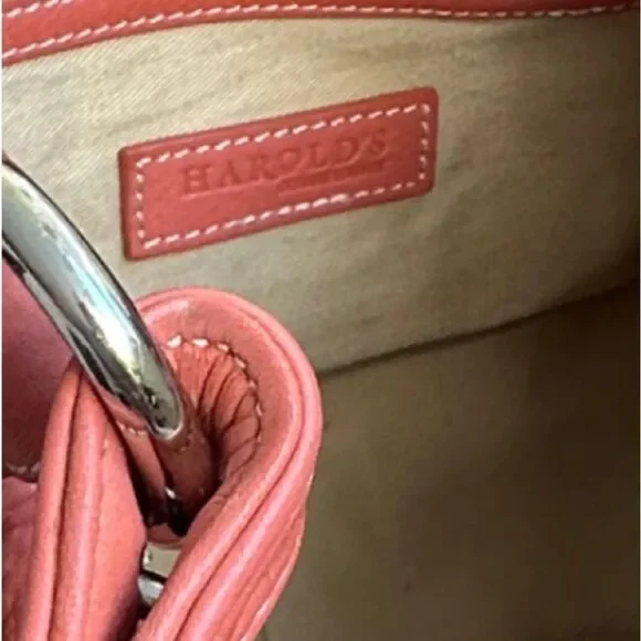 Harold’s genuine leather, soft pebbled, coral shoulder purse, like new - Picture 9 of 9